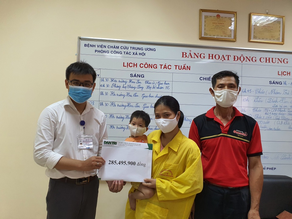 Bạn đọc giúp đỡ mẹ đơn thân tật nguyền chăm con viêm não hơn 285 triệu đồng - 1 Bạn đọc giúp đỡ mẹ đơn thân tật nguyền chăm con viêm não hơn 285 triệu đồng - 1