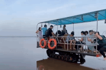 Thực hư "xe máy cày" đưa khách ra biển vô cực ở Thái Bình