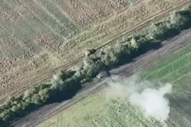 Xe tăng Ukraine giáp lá cà, bắn cháy xe tăng Nga trong màn cận chiến