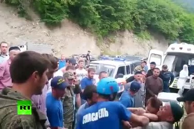 Nga: Em bé rơi xuống hẻm núi sâu 170m vẫn sống