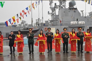 Hải quân Việt Nam tiếp nhận tàu chiến hiện đại
