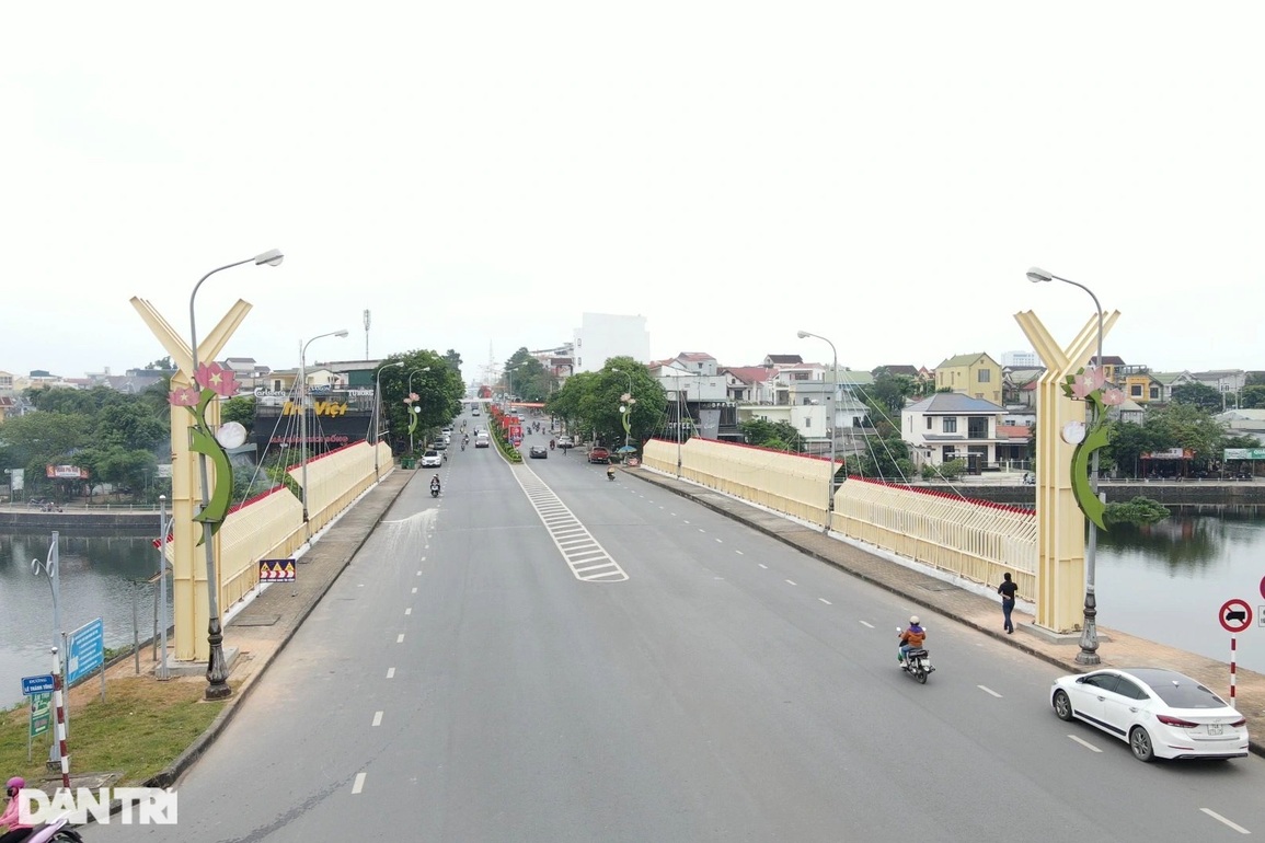 Thống nhất tháo dỡ, điều chỉnh thiết kế dự án trang trí cầu kỳ quái - 1 Thống nhất tháo dỡ, điều chỉnh thiết kế dự án trang trí cầu kỳ quái - 1