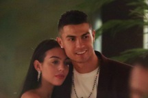 Hạnh phúc bên bạn gái, C.Ronaldo vẫn hướng về đội tuyển Bồ Đào Nha