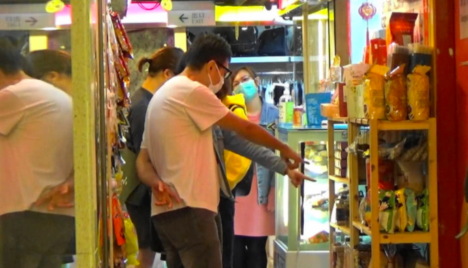 Chồng Châu Huệ Mẫn bị tố ngoại tình - 2 Chồng Châu Huệ Mẫn bị tố ngoại tình - 2