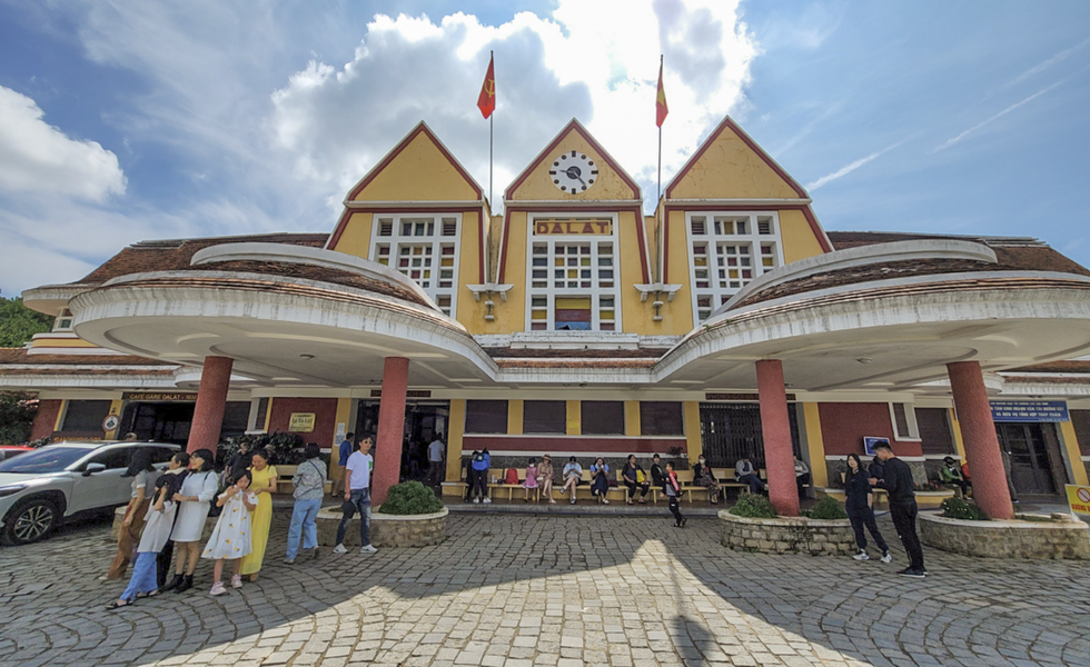 Tuyến đường sắt răng cưa huyền thoại nối cao nguyên với biển cả - 2