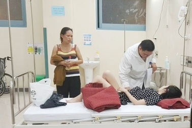 Phát hiện vi khuẩn tụ cầu trong thức ăn ở đám cưới làng quê gây ngộ độc 64 người