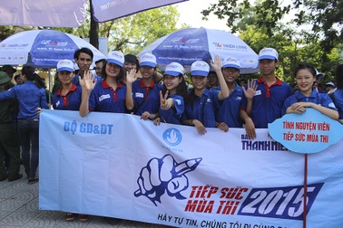 1.200 tình nguyện viên Huế ra quân chiến dịch Hè 2015