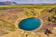 Vì sao hồ miệng núi lửa ở Iceland có màu ngọc lam đặc biệt?