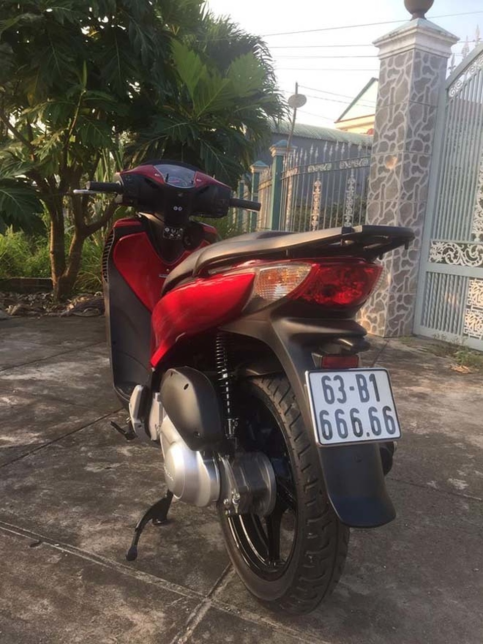 Đẳng cấp dân chơi: Honda SH biển khủng, giá ngang ô tô - 1 Đẳng cấp dân chơi: Honda SH biển khủng, giá ngang ô tô - 1