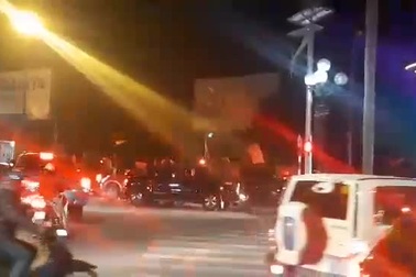 Người dân Thành phố Vinh diễu hành sau chiến thắng của U22 Việt Nam