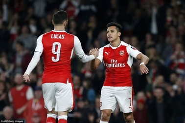 Arsenal dễ dàng “bắt nạt” đàn em Lincoln