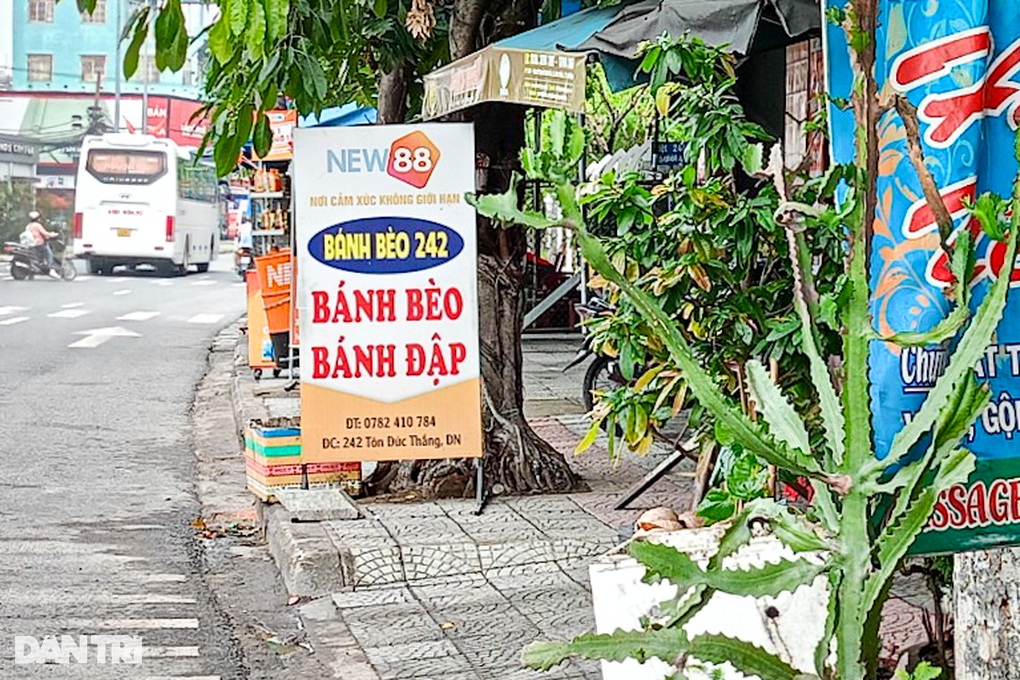 Biển hiệu chèn logo trang mạng cờ bạc len lỏi nhiều nơi ở Đà Nẵng - 3 Biển hiệu chèn logo trang mạng cờ bạc len lỏi nhiều nơi ở Đà Nẵng - 3