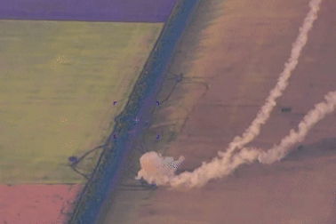 Tên lửa mang đạn chùm Nga phá hủy tổ hợp Patriot của Ukraine đang khai hỏa