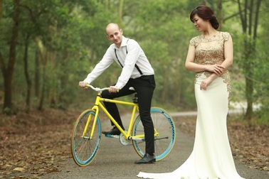 Chồng Tây - vợ Việt đạp xe xuyên biên giới từ Hungary về Việt Nam