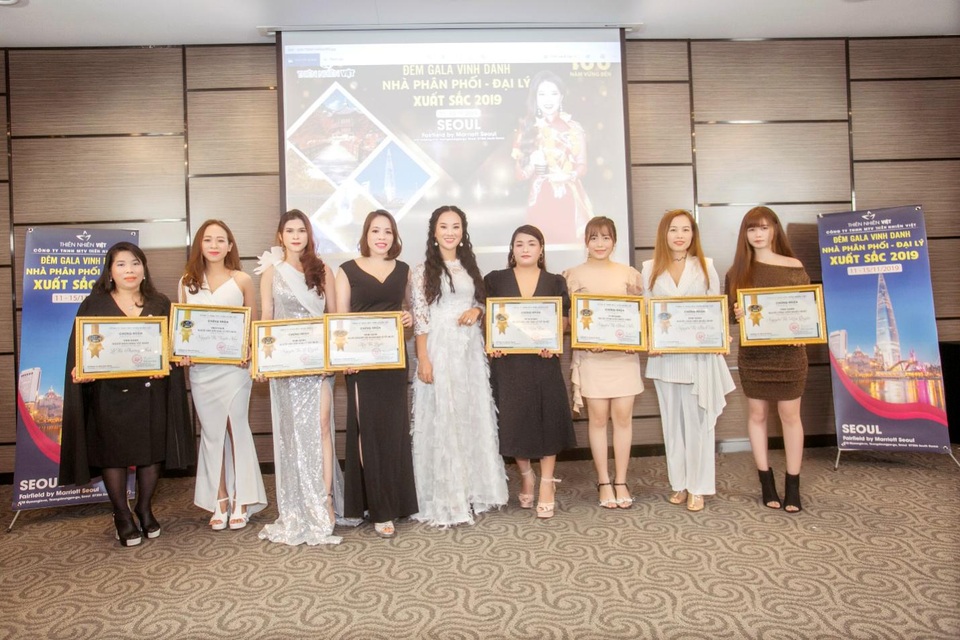 Công ty TNHH MTV Thiên Nhiên Việt tổ chức Gala vinh danh hệ thống xuất sắc tại xứ sở kim chi - 2 Công ty TNHH MTV Thiên Nhiên Việt tổ chức Gala vinh danh hệ thống xuất sắc tại xứ sở kim chi - 2