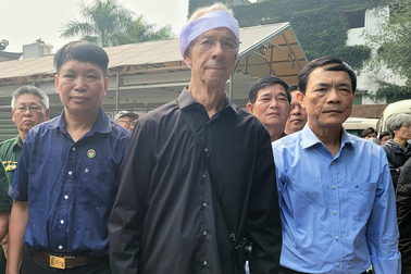 Đằng sau hình ảnh cựu binh Mỹ đội khăn tang viếng mẹ liệt sĩ Đặng Thùy Trâm