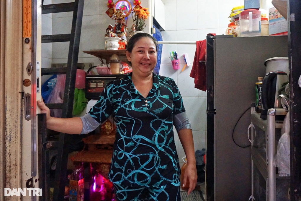 7 người ở nhà siêu nhỏ trung tâm TPHCM: Bếp giữa đường, chia ca sinh hoạt - 5 7 người ở nhà siêu nhỏ trung tâm TPHCM: Bếp giữa đường, chia ca sinh hoạt - 5