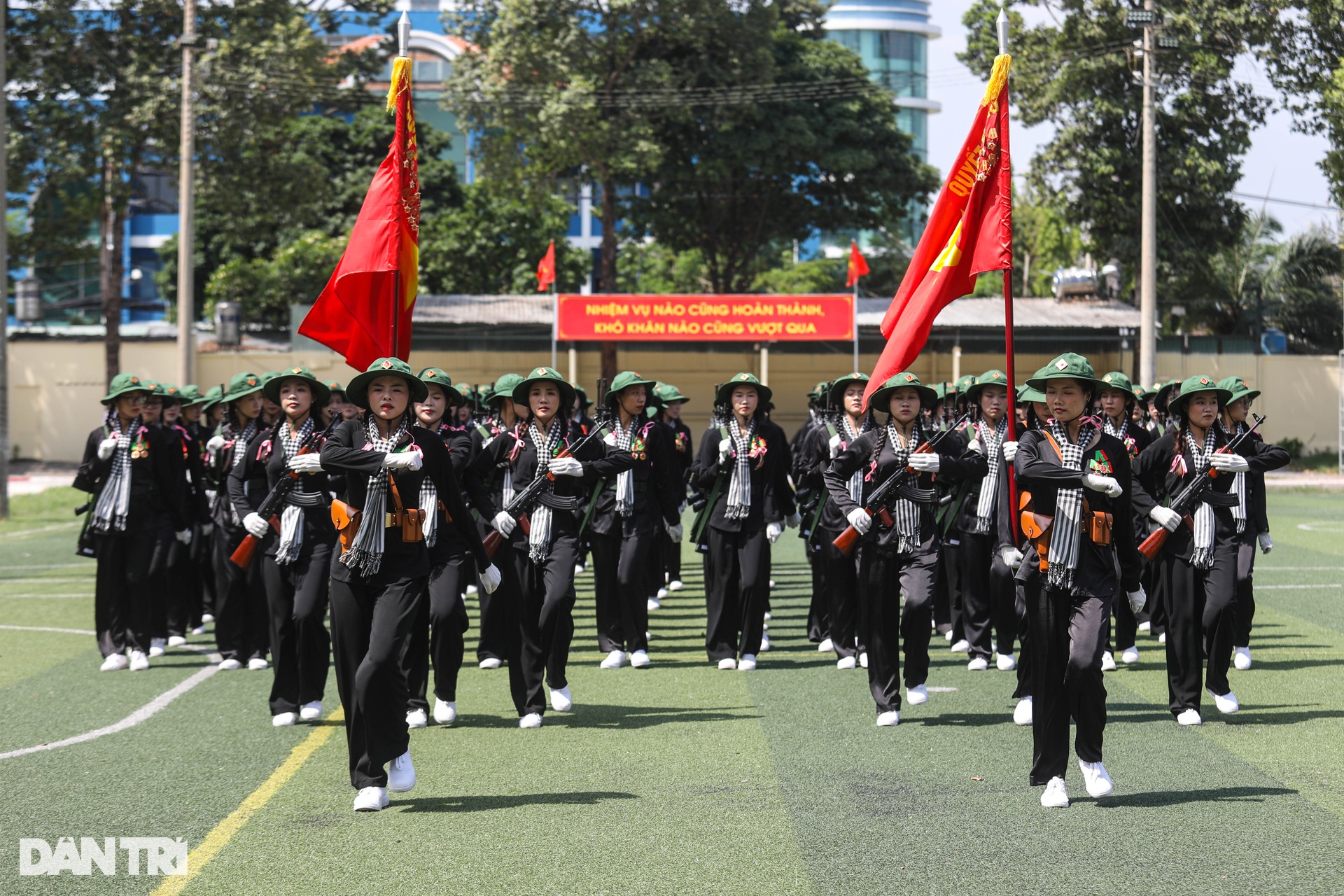 Ông Nguyễn Trọng Nghĩa thăm, động viên lực lượng tham gia diễu binh ở TPHCM - 4 Ông Nguyễn Trọng Nghĩa thăm, động viên lực lượng tham gia diễu binh ở TPHCM - 4