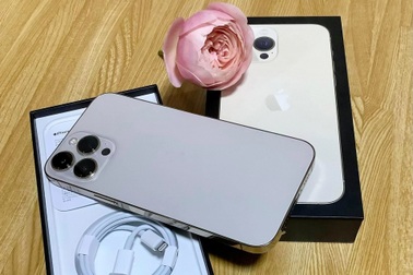 Đấng mày râu săn quà "độc", không đụng hàng dịp 20/10 ở TPHCM