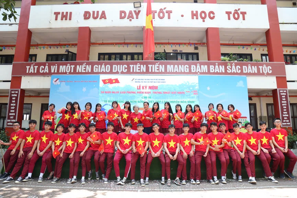 Nữ nhà giáo kể về khoảnh khắc vỡ òa ở trời Âu khi nghe tin chiến thắng - 4 Nữ nhà giáo kể về khoảnh khắc vỡ òa ở trời Âu khi nghe tin chiến thắng - 4