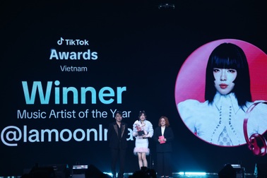 Lamoon: Giọng ca gen Z tỏa sáng tại TikTok Awards Việt Nam 2025