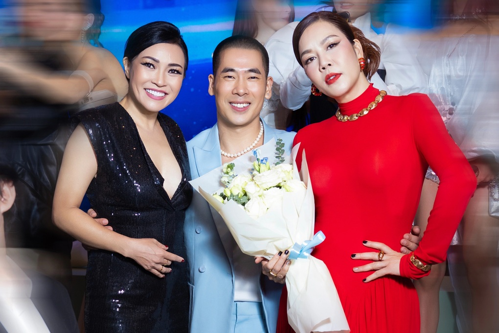Stylist hé lộ quá trình chuẩn bị 3.000 bộ trang phục cho Chị đẹp đạp gió - 1 Stylist hé lộ quá trình chuẩn bị 3.000 bộ trang phục cho Chị đẹp đạp gió - 1