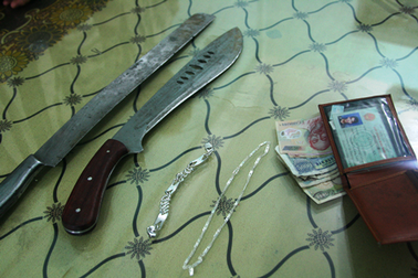 Băng cướp “nhí” hung hãn cầm mã tấu đi cướp tài sản của học sinh