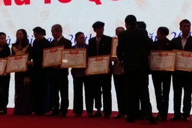 Lễ trao bằng Tổ quốc ghi công tới đại diện 672 gia đình thân nhân liệt sĩ