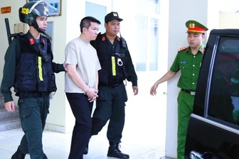 Từ lô mỹ phẩm giả bị tiêu hủy đến ngày vướng lao lý của chồng Đoàn Di Băng