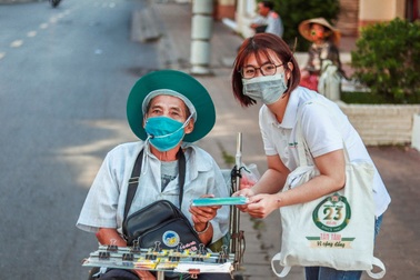 Trung Sơn Pharma tặng 100.000 khẩu trang cho người nghèo