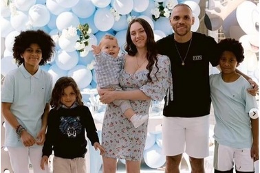 Những bóng hồng xinh đẹp nơi hậu phương của các tuyển thủ Đan Mạch