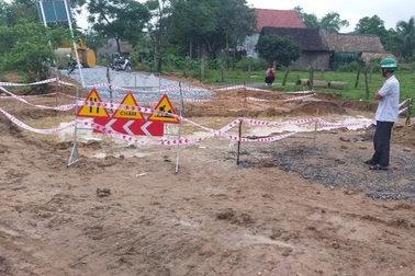 Cháu bé 4 tuổi tử vong trong hố công trình