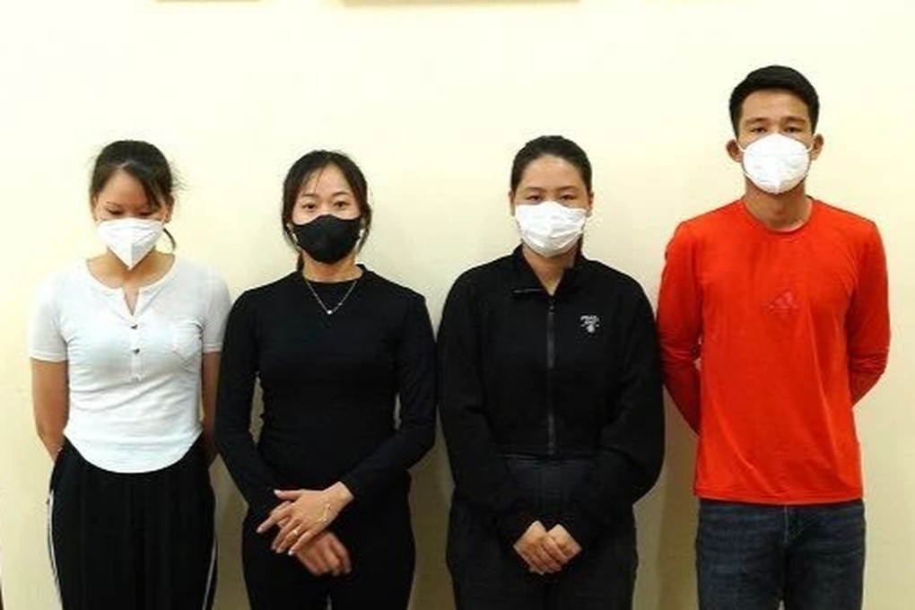 Tạm giữ 4 đối tượng giả danh nhân viên nhà mạng đến tận nhà lừa dân - 1 Tạm giữ 4 đối tượng giả danh nhân viên nhà mạng đến tận nhà lừa dân - 1