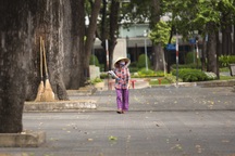 TPHCM: Đề xuất hỗ trợ bảo mẫu, người giúp việc, vá xe, bán báo dạo