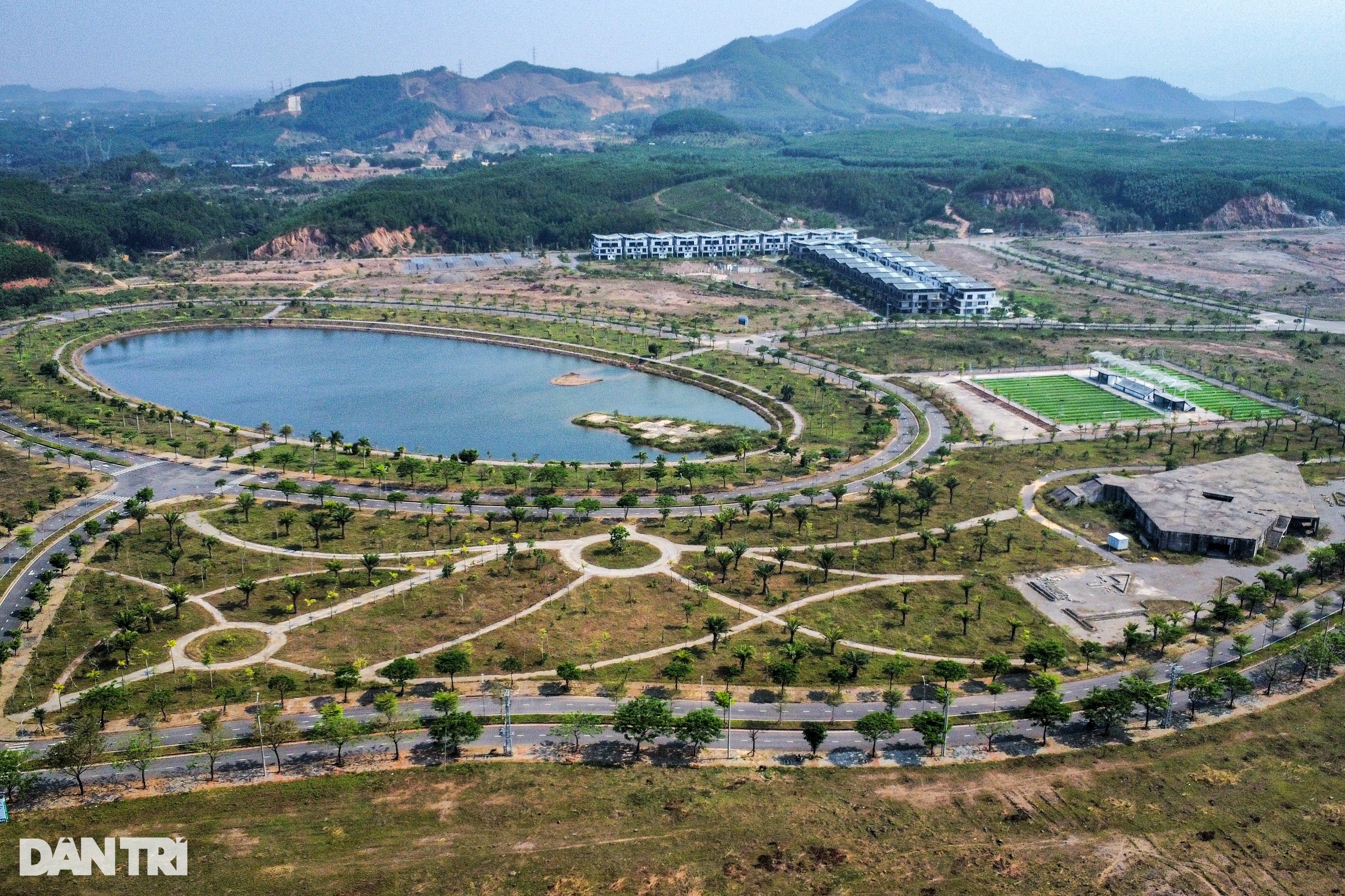 View - Loạt biệt thự tiền tỷ dang dở tại "thung lũng Silicon" Đà Nẵng | Báo Dân trí