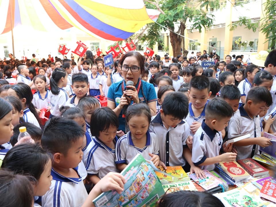 Cô giáo dạy Văn làm thiện nguyện sách từ lời “thách đố” của Bộ trưởng - 4 Cô giáo dạy Văn làm thiện nguyện sách từ lời “thách đố” của Bộ trưởng - 4