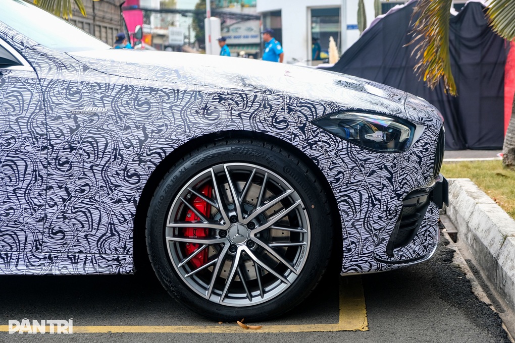 Mercedes-AMG C 43 lắp ráp tại Việt Nam, sedan hiệu suất cao cho tay chơi - 9 Mercedes-AMG C 43 lắp ráp tại Việt Nam, sedan hiệu suất cao cho tay chơi - 9