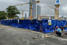 Tạm dừng thi công tại khu vực xuất hiện hố sâu “nuốt chửng” nhiều ô tô