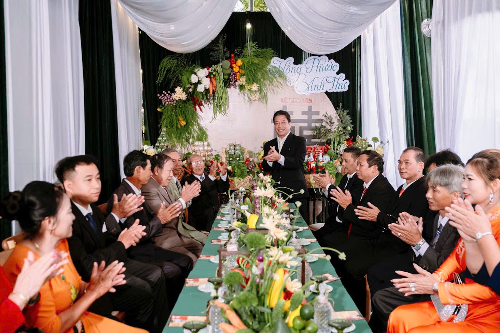 Chú rể Bình Định mang nem chua đi đón dâu, hoa cưới làm từ ngô, cà chua - 13 Chú rể Bình Định mang nem chua đi đón dâu, hoa cưới làm từ ngô, cà chua - 13