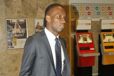 Real Madrid cẩn trọng: Drogba khoái "làm thịt bò tót"