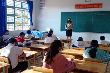 Hàng trăm giáo viên hoang mang vì bị truy thu tiền trợ cấp thu hút