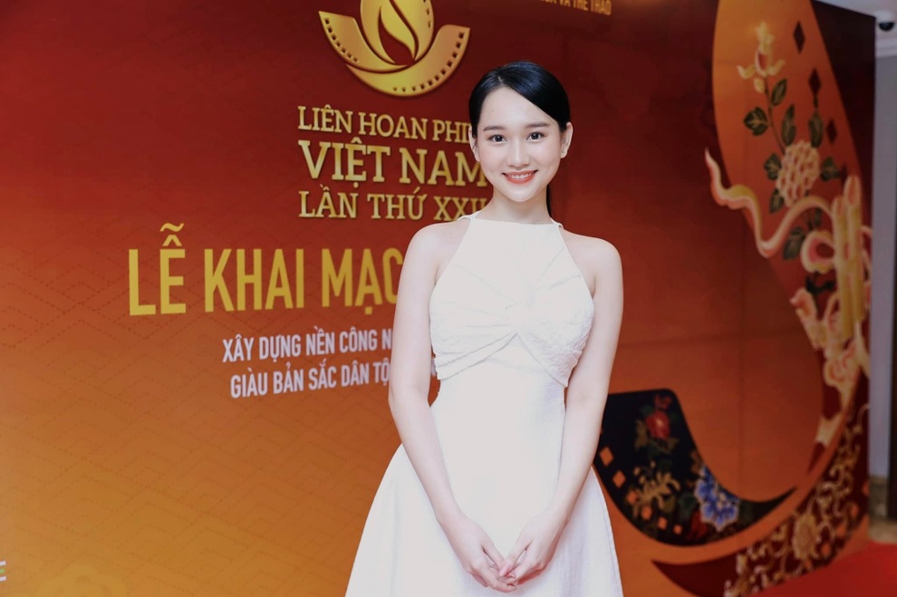 Nữ chính Mắt biếc xin lỗi sau lùm xùm bị tố mắc bệnh ngôi sao - 3 Nữ chính Mắt biếc xin lỗi sau lùm xùm bị tố mắc bệnh ngôi sao - 3