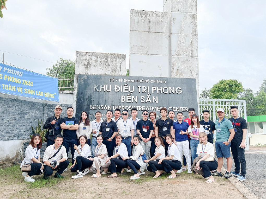View Plastic Surgery trao quà từ thiện tại Khu điều trị phong Trại Cùi Bến Sắn - 1 View Plastic Surgery trao quà từ thiện tại Khu điều trị phong Trại Cùi Bến Sắn - 1
