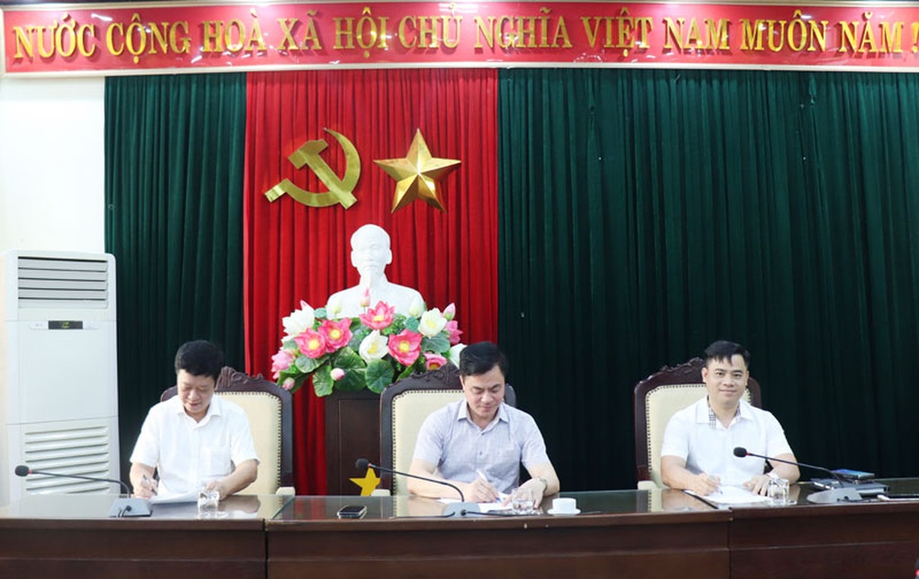Chủ tịch xã, phường ký cam kết xử lý vi phạm đất đai - 1 Chủ tịch xã, phường ký cam kết xử lý vi phạm đất đai - 1