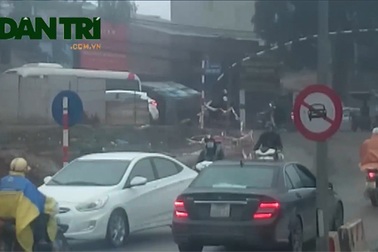 Hà Nội: Ô tô “lũ lượt” đi vào đường cấm