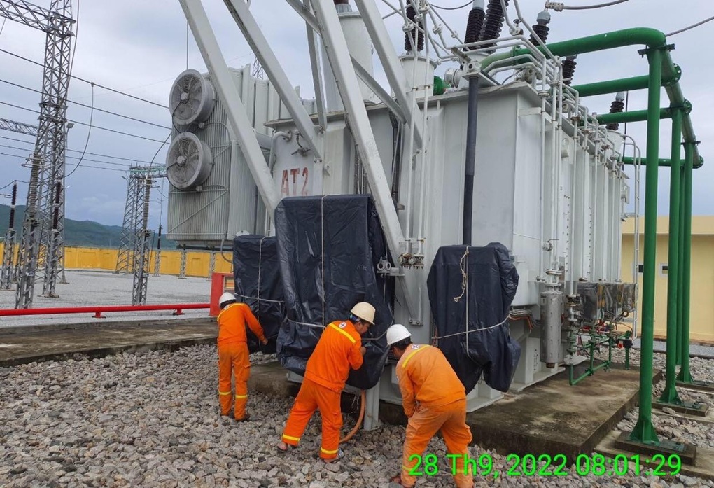 Khôi phục điện cho 90% khách hàng của EVN chịu ảnh hưởng bão trong ngày 28/9 - 1 Khôi phục điện cho 90% khách hàng của EVN chịu ảnh hưởng bão trong ngày 28/9 - 1