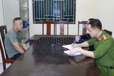 Tạm giữ Sơn "Chất" và đồng bọn chuyên đến đám ma để... đánh bạc