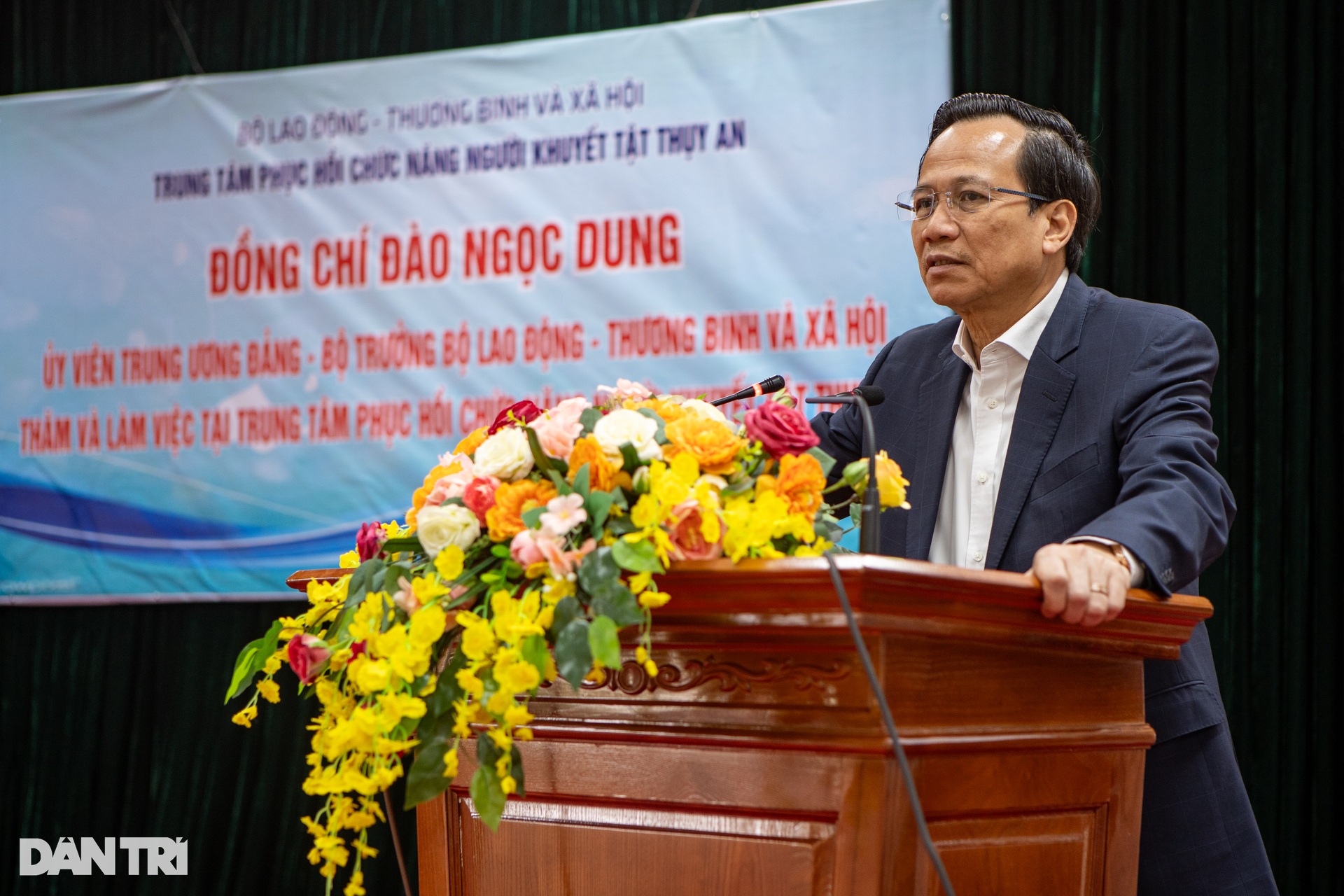 Đến với trẻ khuyết tật bằng tấm lòng người cha, người mẹ mới... trụ được - 11