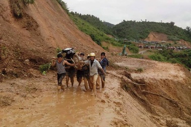 “Thót tim” cung đường mùa tựu trường của thầy cô giáo vùng cao