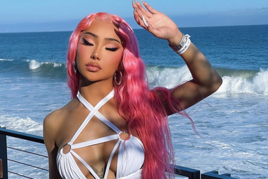 Người mẫu chuyển giới gốc Việt đi điều trị tâm lý sau vụ bị bắt giam